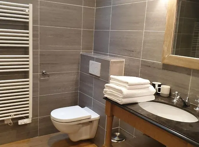 Bayeusaine, Maison Centre Historique - 3 Nyaraló